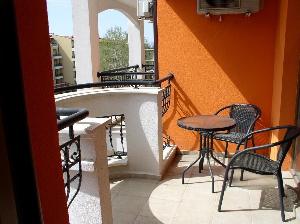 Lvv Palace Apartment Слънчев бряг Екстериор снимка