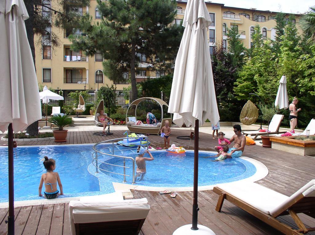 Lvv Palace Apartment Слънчев бряг Екстериор снимка